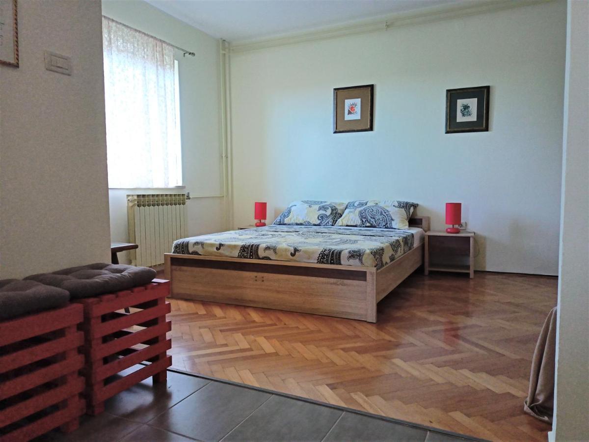 Cozy Apartment In The City Center Pula Bagian luar foto